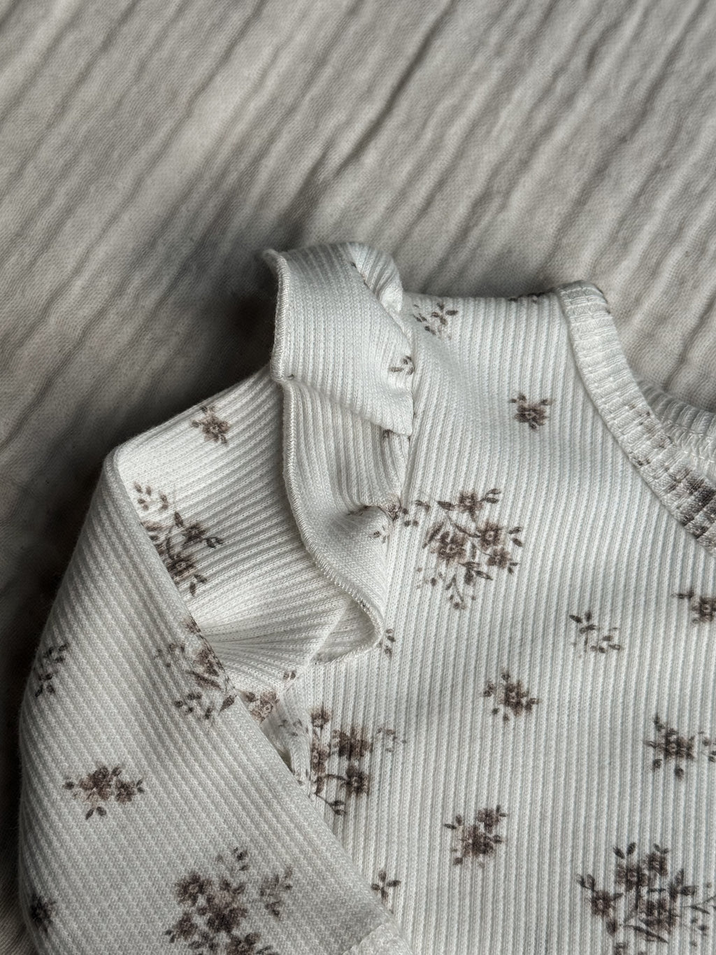 Overslag Ruffle Brown Flowers