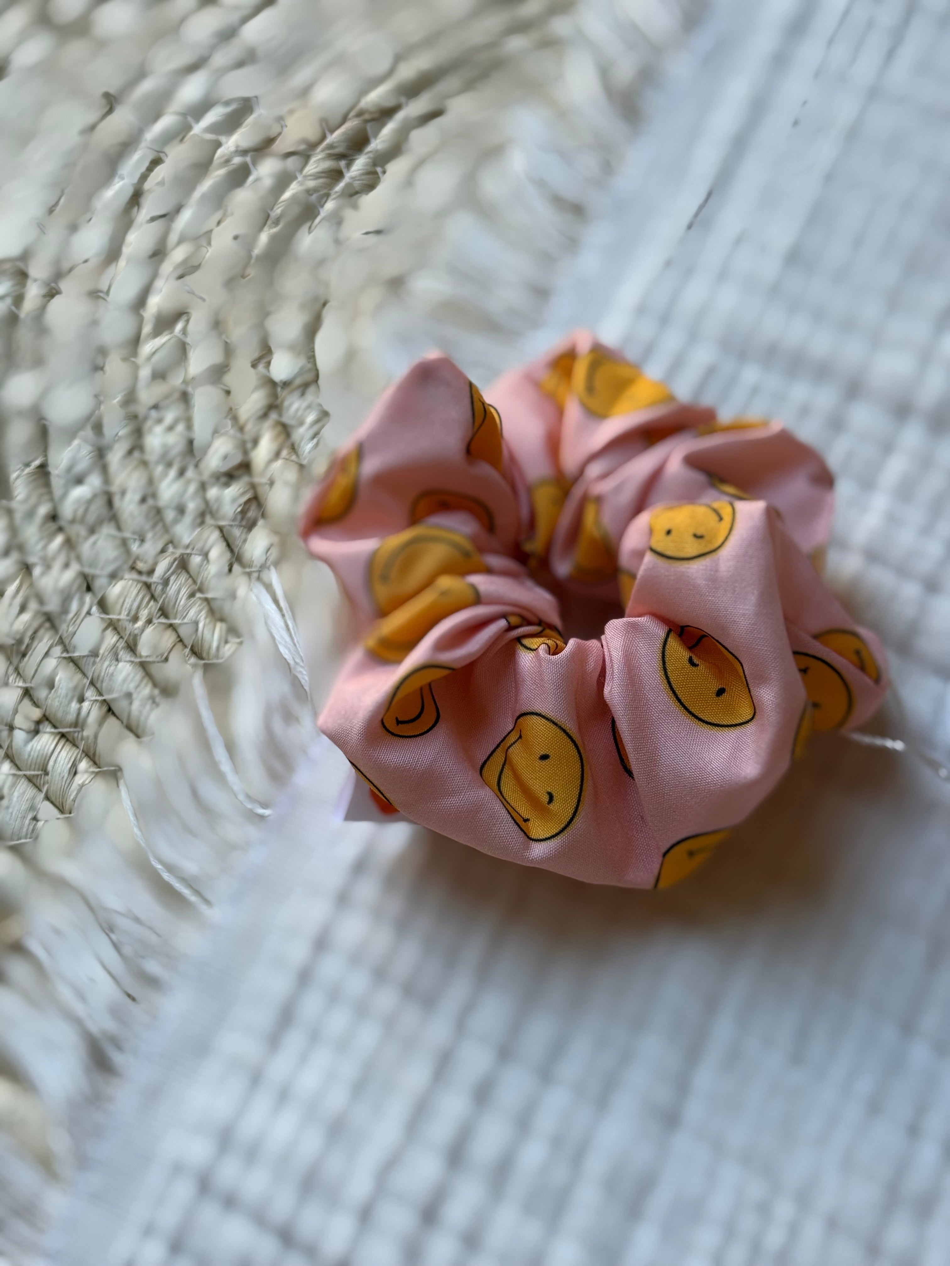Scrunchie Smiley Pink