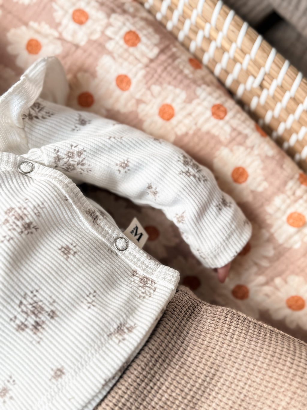 Overslag Ruffle Brown Flowers