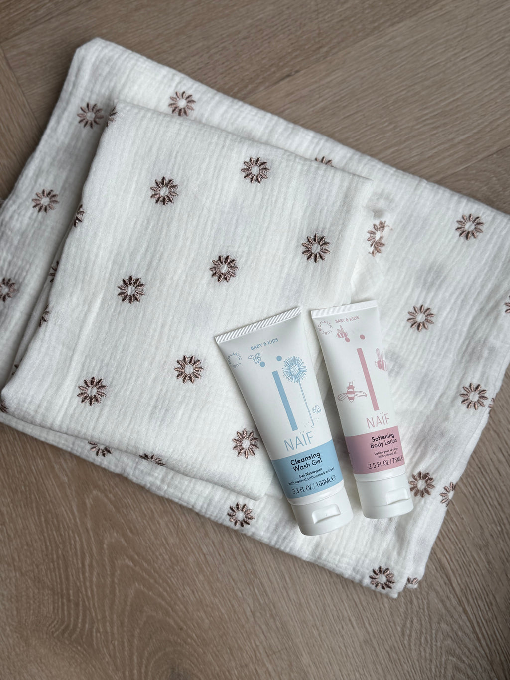 Hydrofiel doek - Geborduurde bloemen