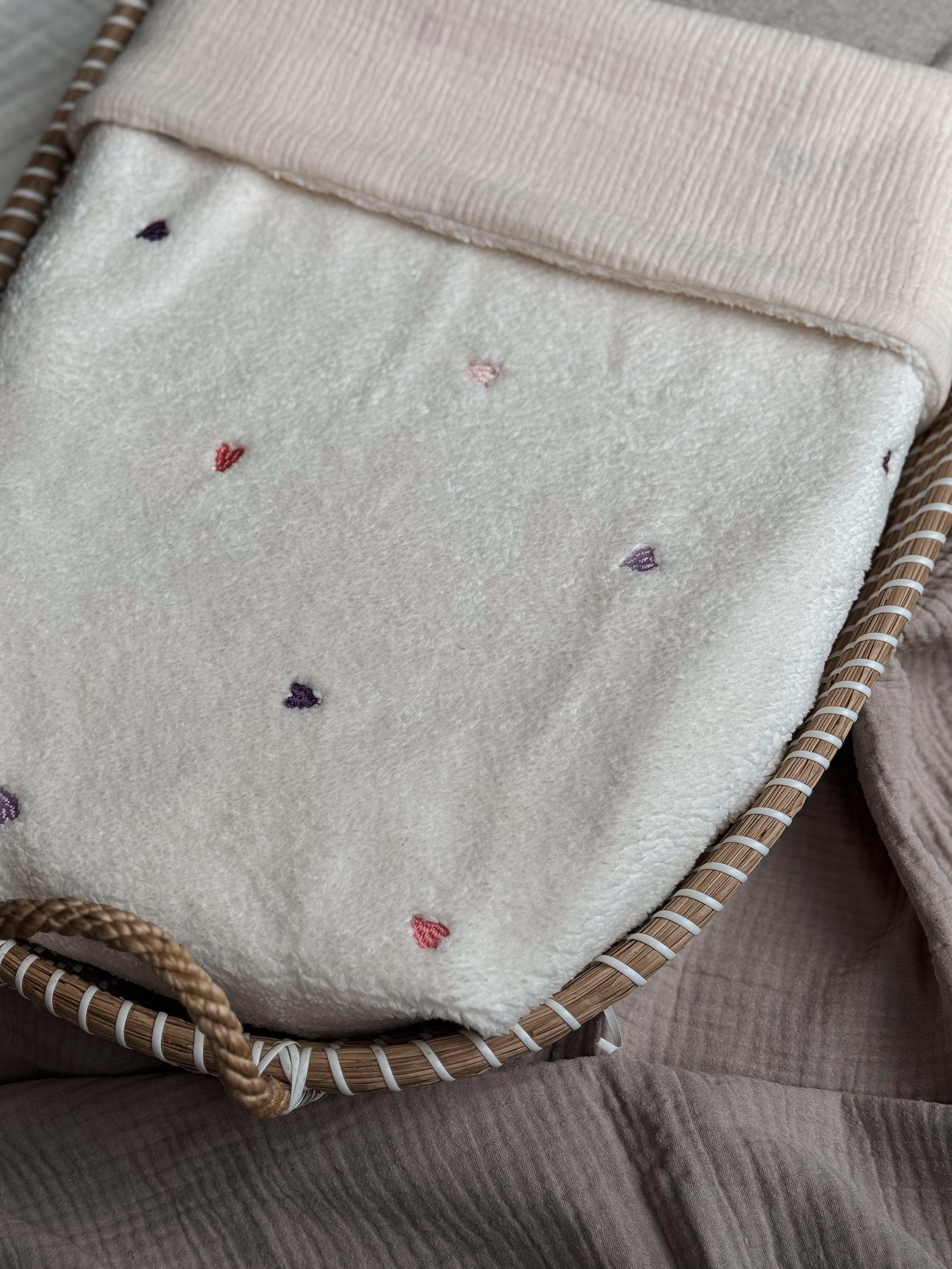 Wiegdeken Geborduurde Hartjes