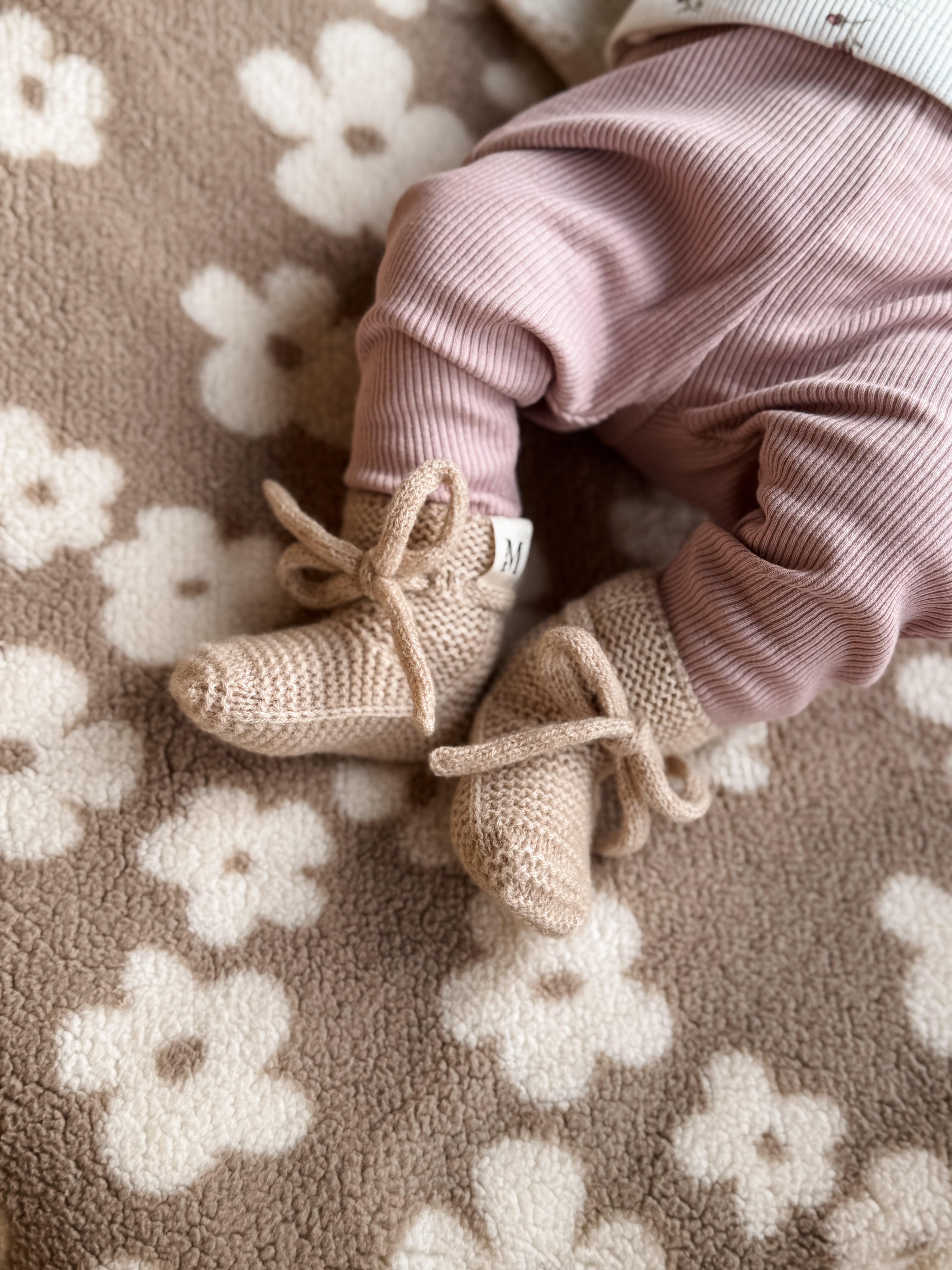 Newborn Merino wollen slofjes Sand