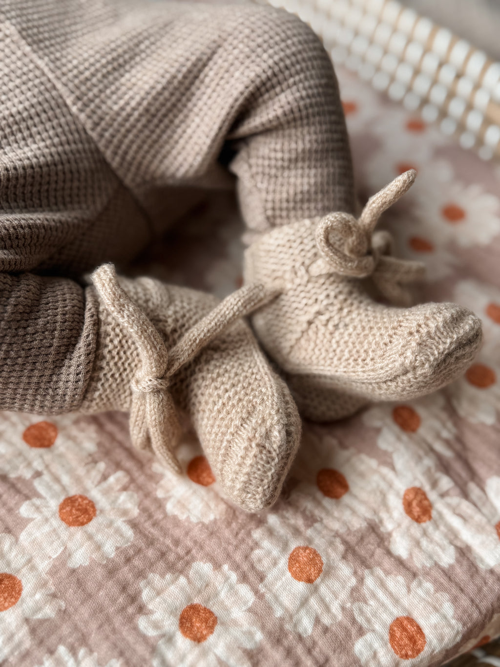 Newborn Merino wollen slofjes Sand