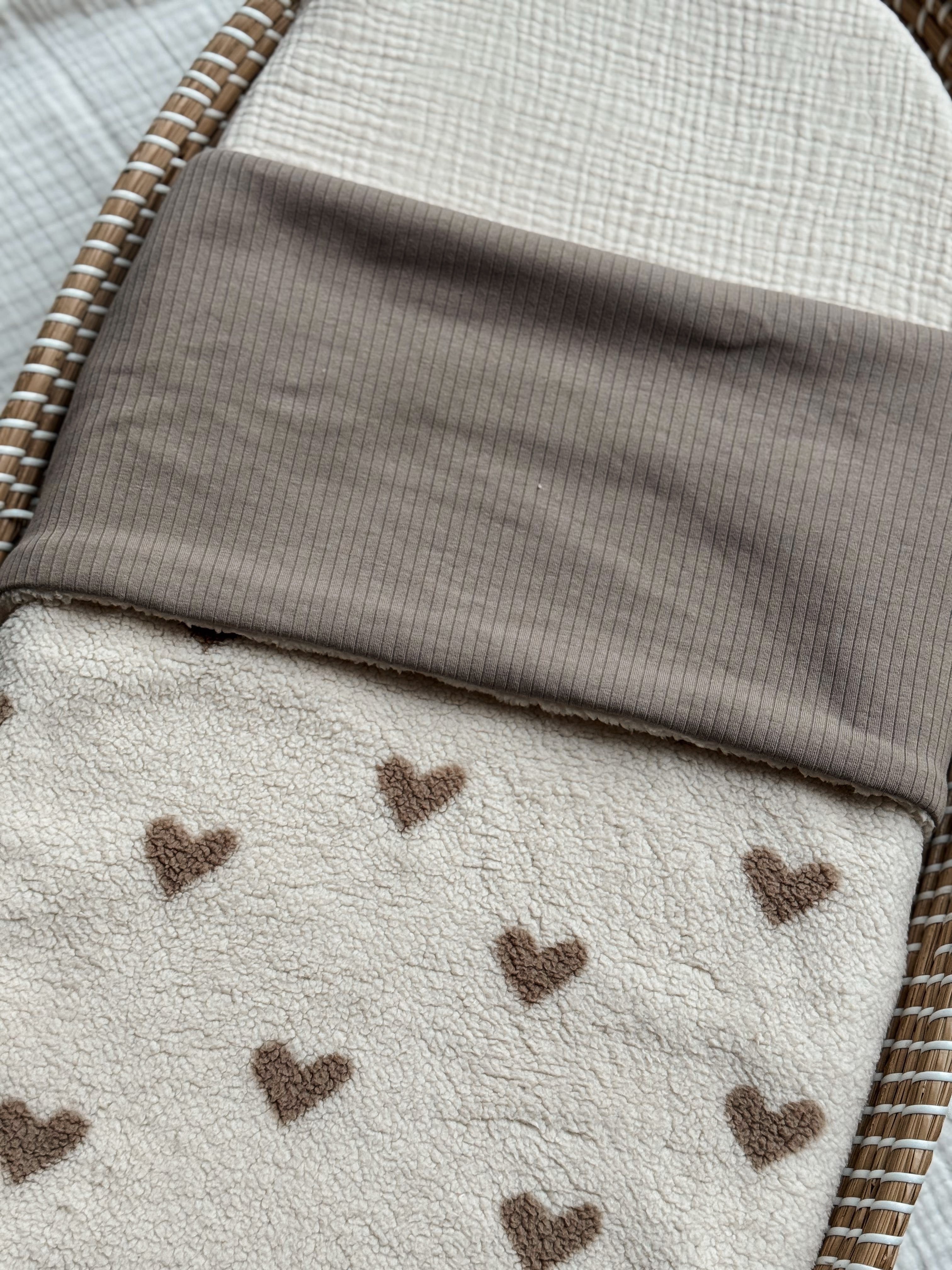 Wiegdeken Hartjes Taupe