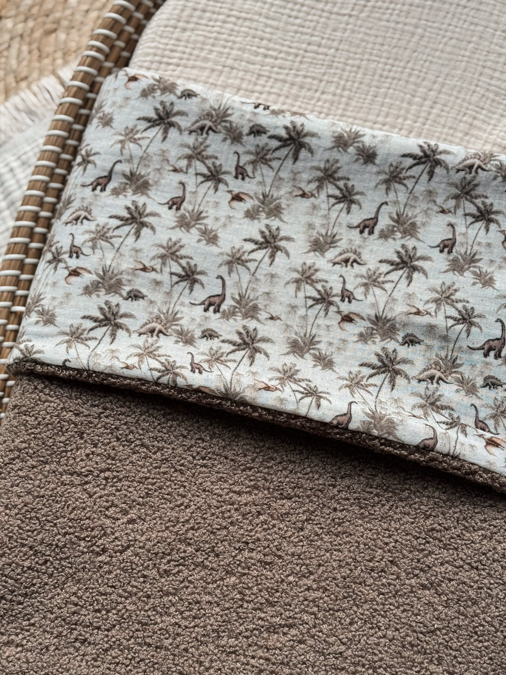 Wiegdeken Dino Jungle Taupe