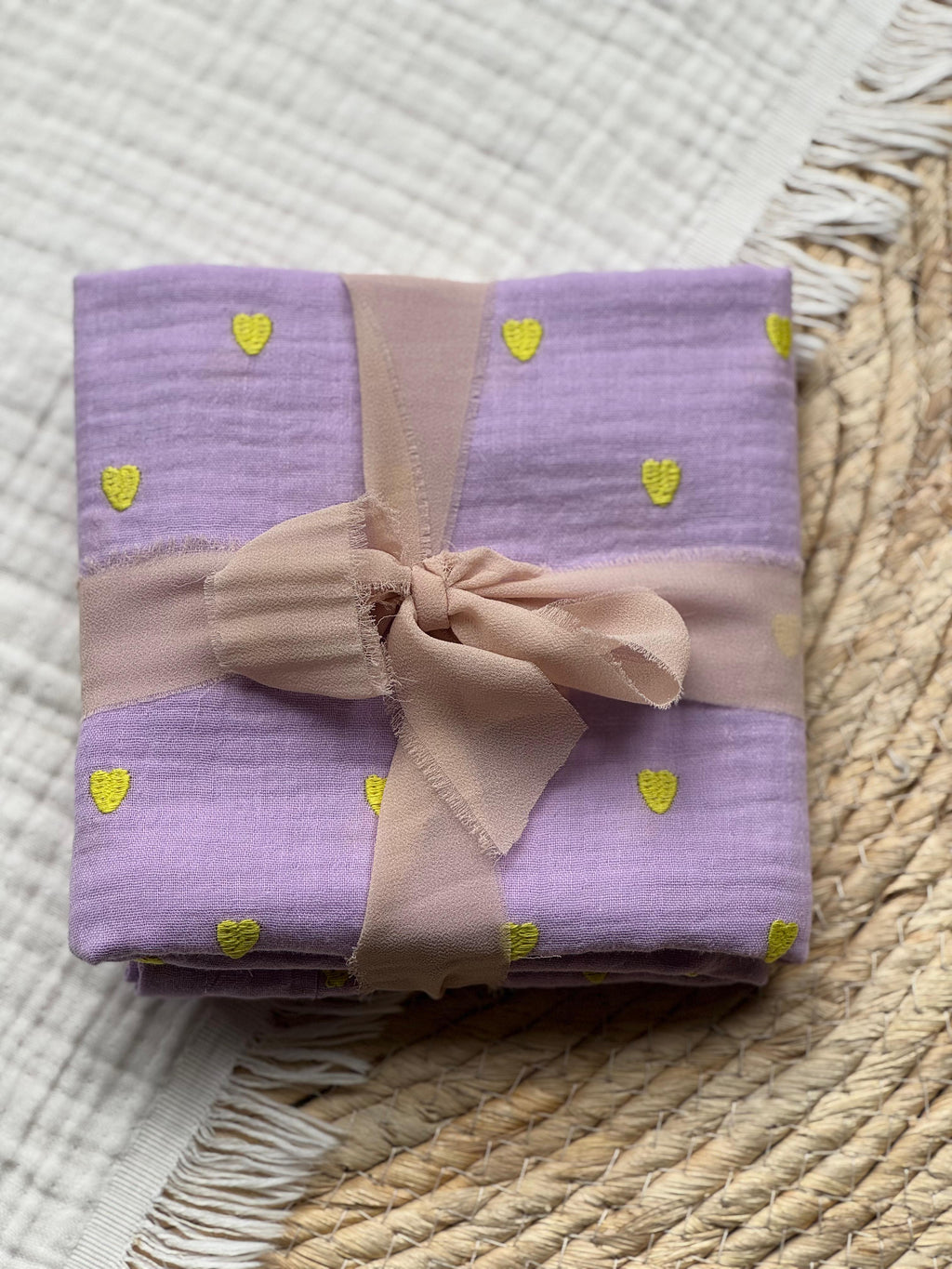 Hydrofiel doek - Lavendel Neon Hearts