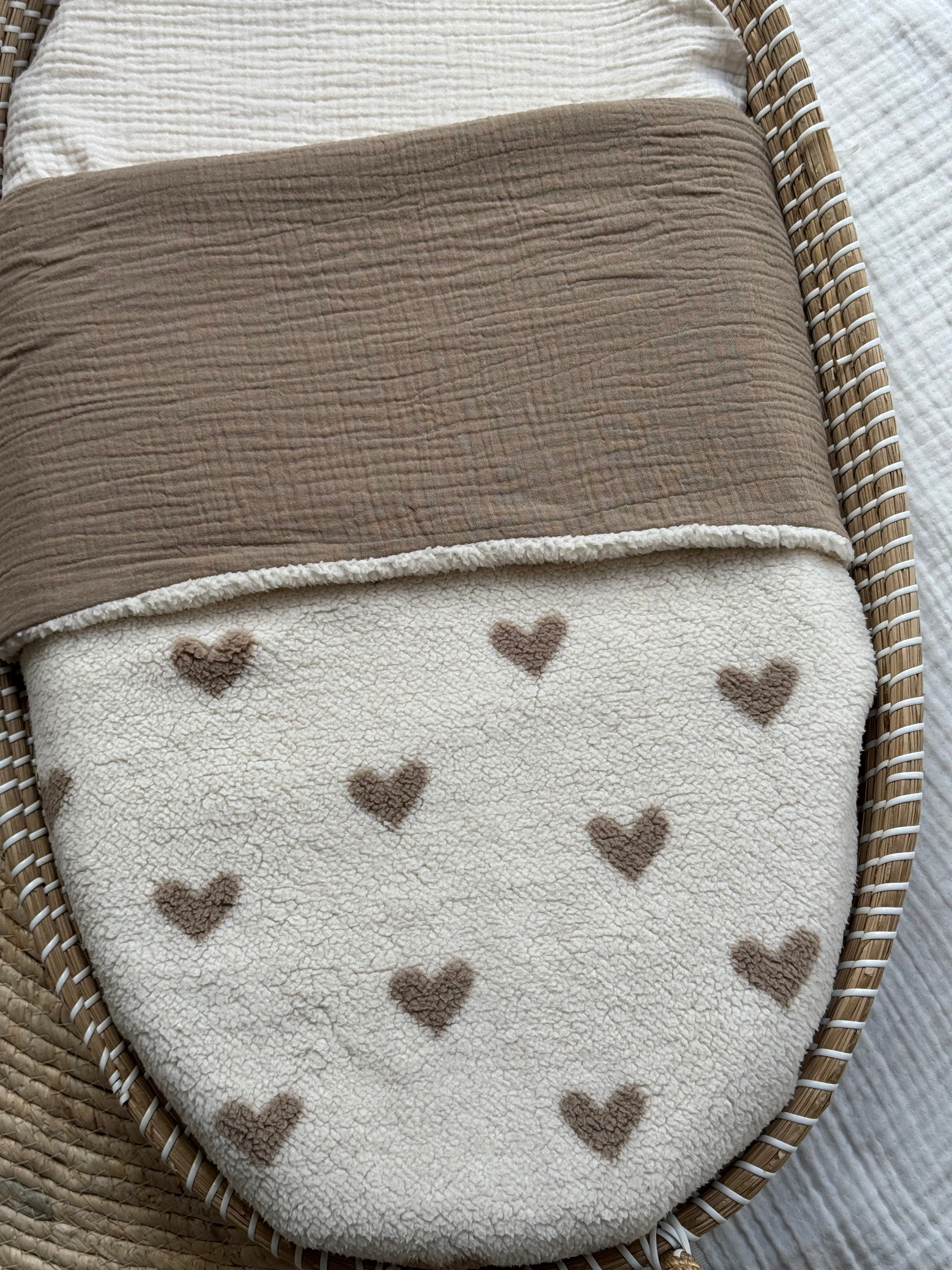 Wiegdeken Hartjes Taupe Hydrofiel