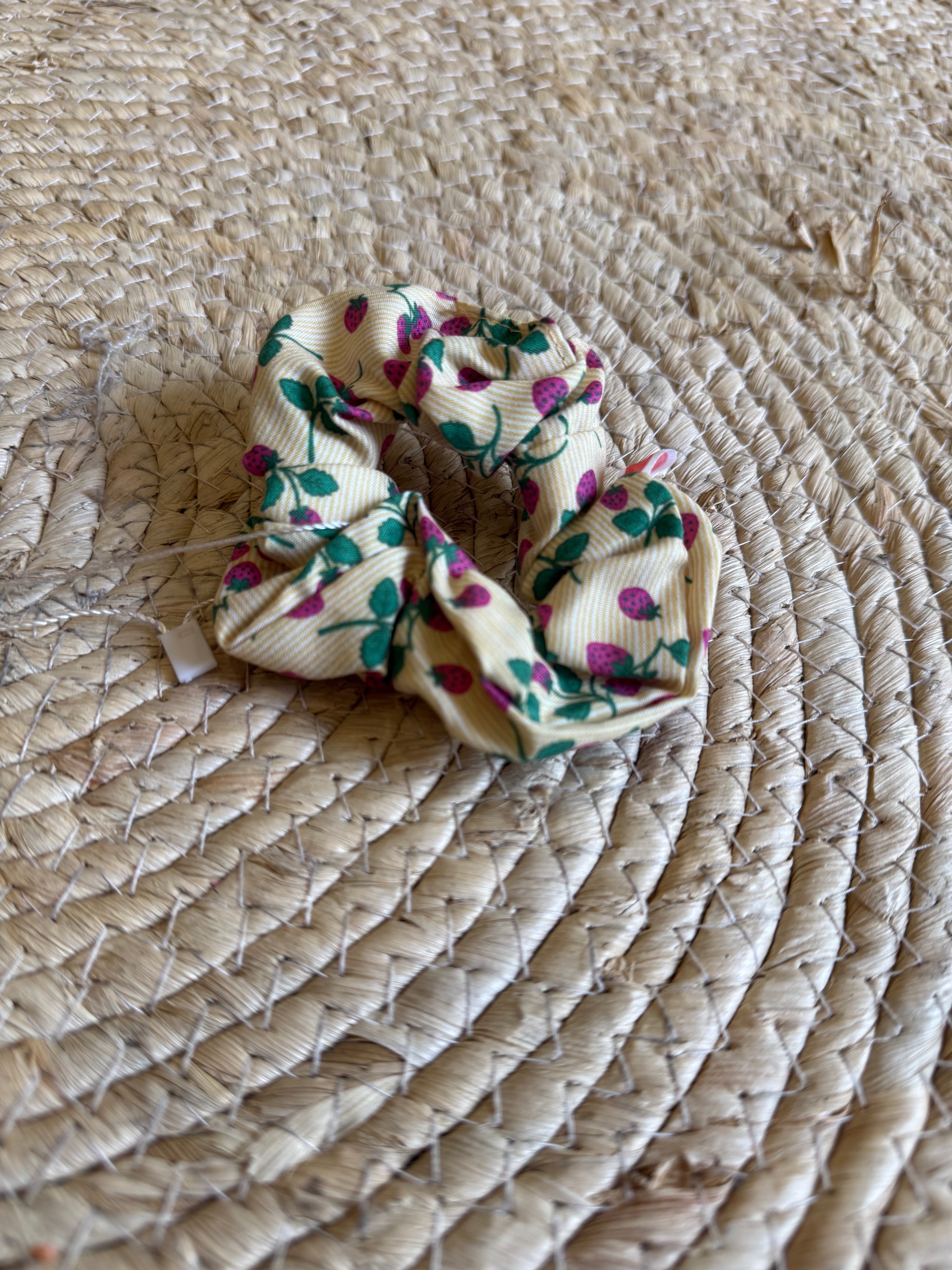 Scrunchie Yellow Strawberry